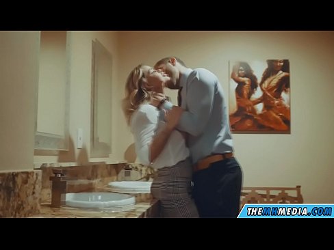 ❤️ Quando uma loira peituda o seduz em um banheiro público ❤  Sexo em pt-br.porn33.top ❌❤